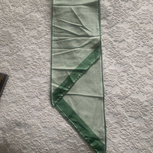 Green scarf - Picture 2 of 3